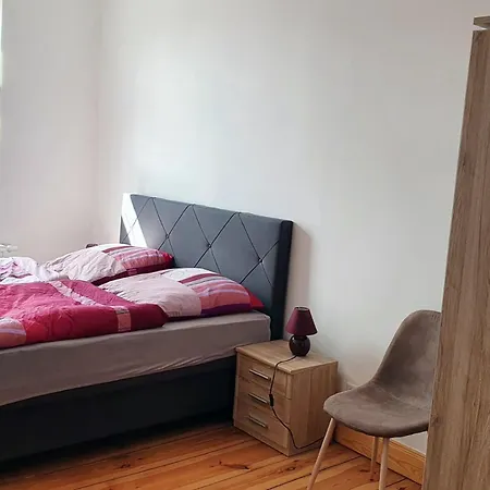 Alt-berliner Schwanenhof Og Links * Лихен