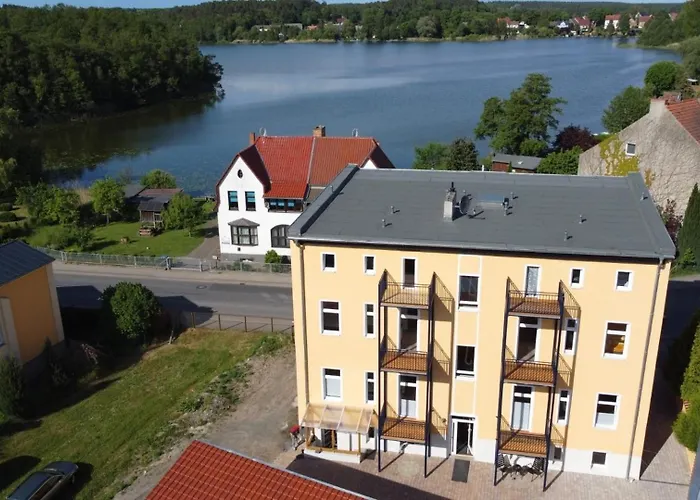 Alt-berliner Schwanenhof Og Links