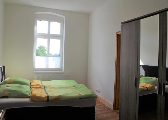 Alt-berliner Schwanenhof Og Links * Lychen