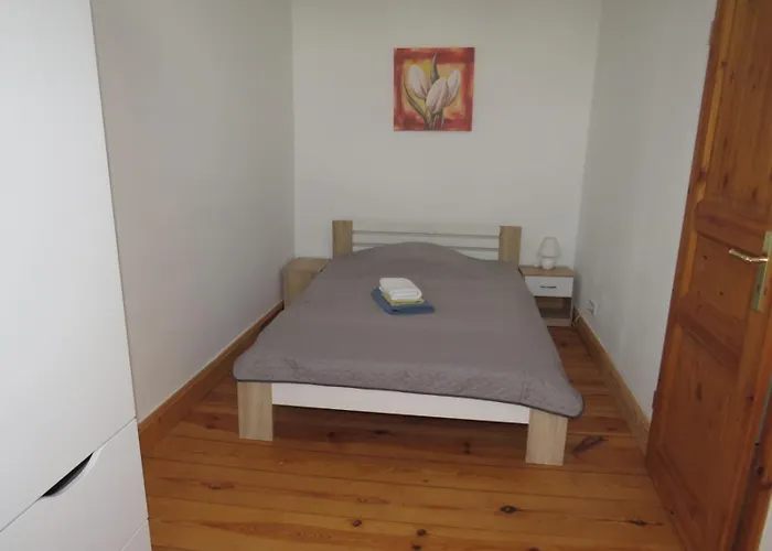 Alt-berliner Schwanenhof Og Links Lychen