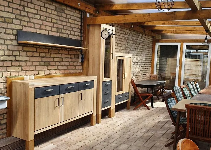 Alt-berliner Schwanenhof Og Links * Lychen